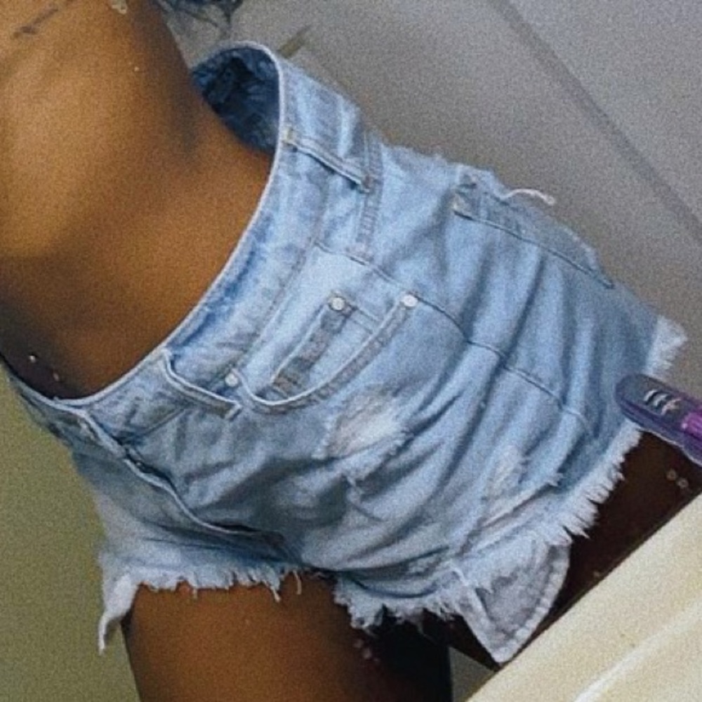 WOMEN SIZE 7 FASHION NOVA SHORTS